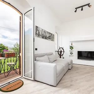 Spacious 3-bedroom - 10 Min To Center & 5 Min To Gaslini Hospital , Genova Italia